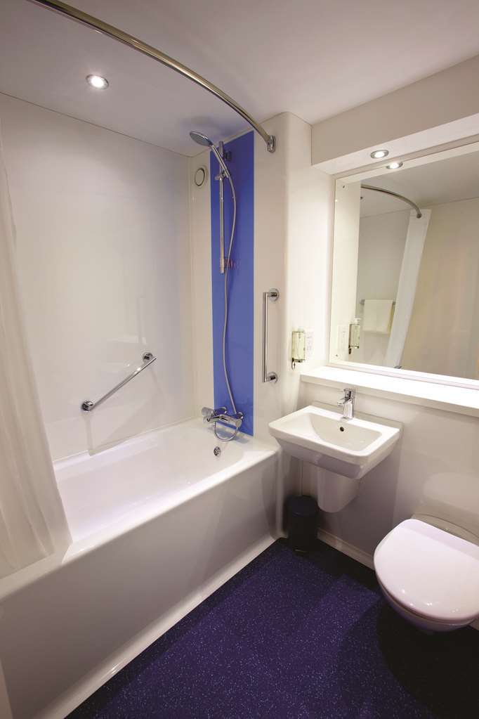 Travelodge Cheltenham Ruang foto