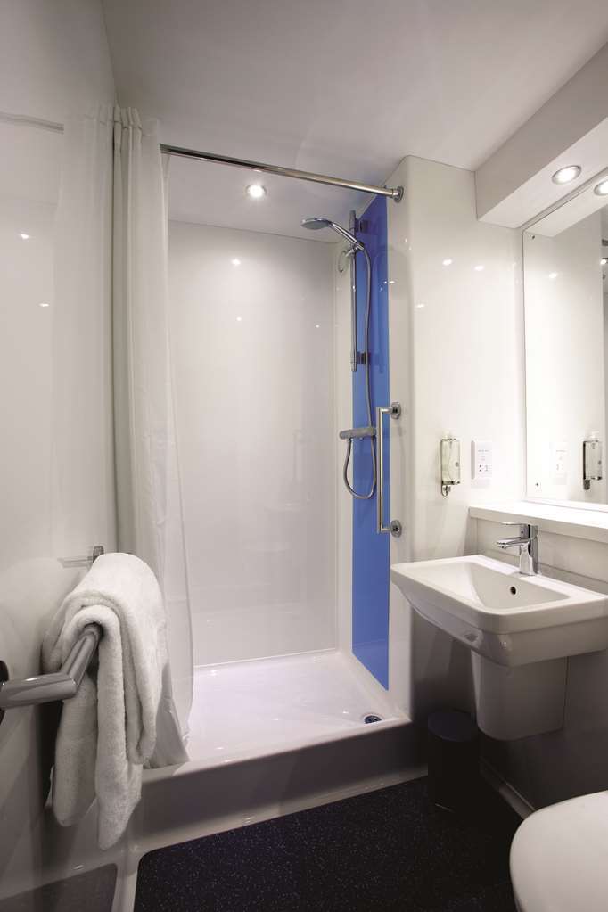 Travelodge Cheltenham Ruang foto
